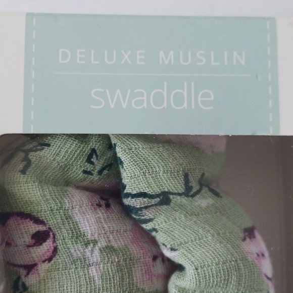 Lulujo Deluxe Muslin Swaddle Blanket Green Floral 47"x 47" - Picture 5 of 8